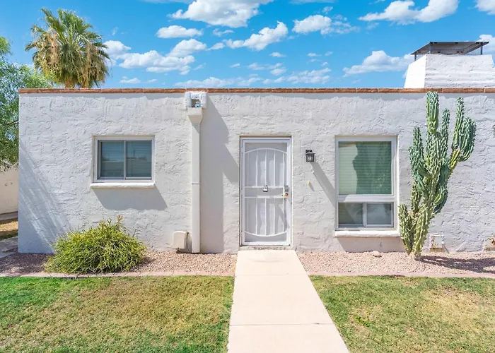 Charming 2 Bedroom Pool & Garden * Scottsdale