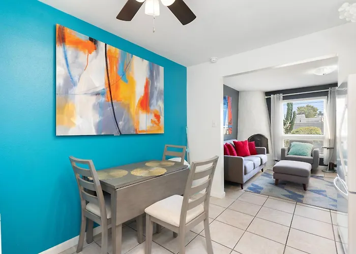 Dom wakacyjny Charming 2 Bedroom Pool & Garden