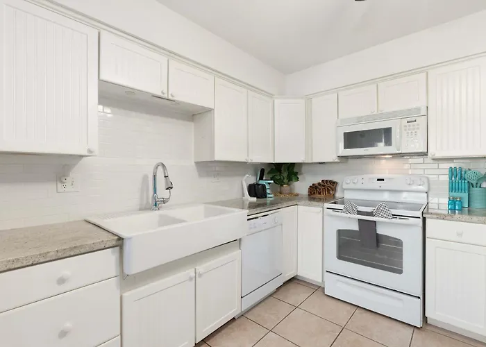 Charming 2 Bedroom Pool & Garden * Scottsdale