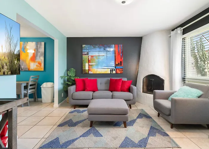 Charming 2 Bedroom Pool & Garden Dom wakacyjny