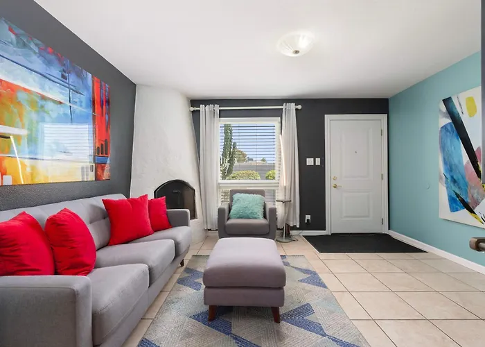 Dom wakacyjny Charming 2 Bedroom Pool & Garden *