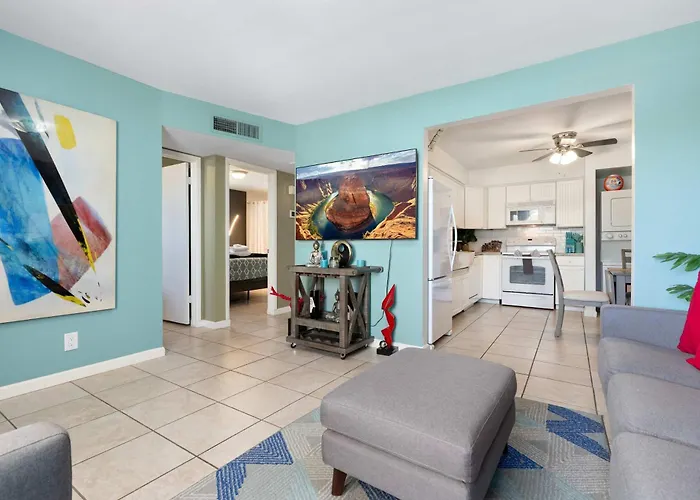 Charming 2 Bedroom Pool & Garden Dom wakacyjny *