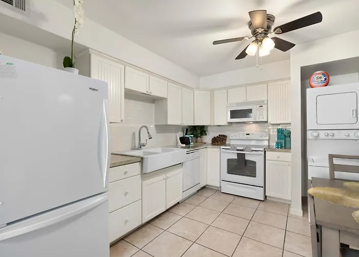 Charming 2 Bedroom Pool & Garden * Scottsdale