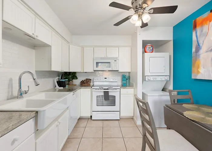 Charming 2 Bedroom Pool & Garden