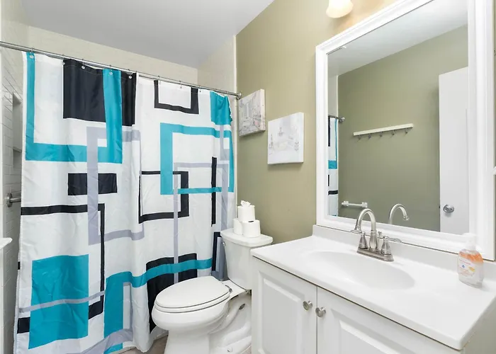 Charming 2 Bedroom Pool & Garden